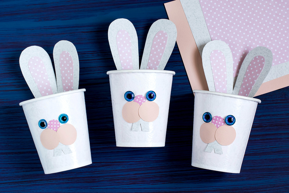 lavoretti-pasqua-semplici-bambini-bicchieri-coniglietti.jpg