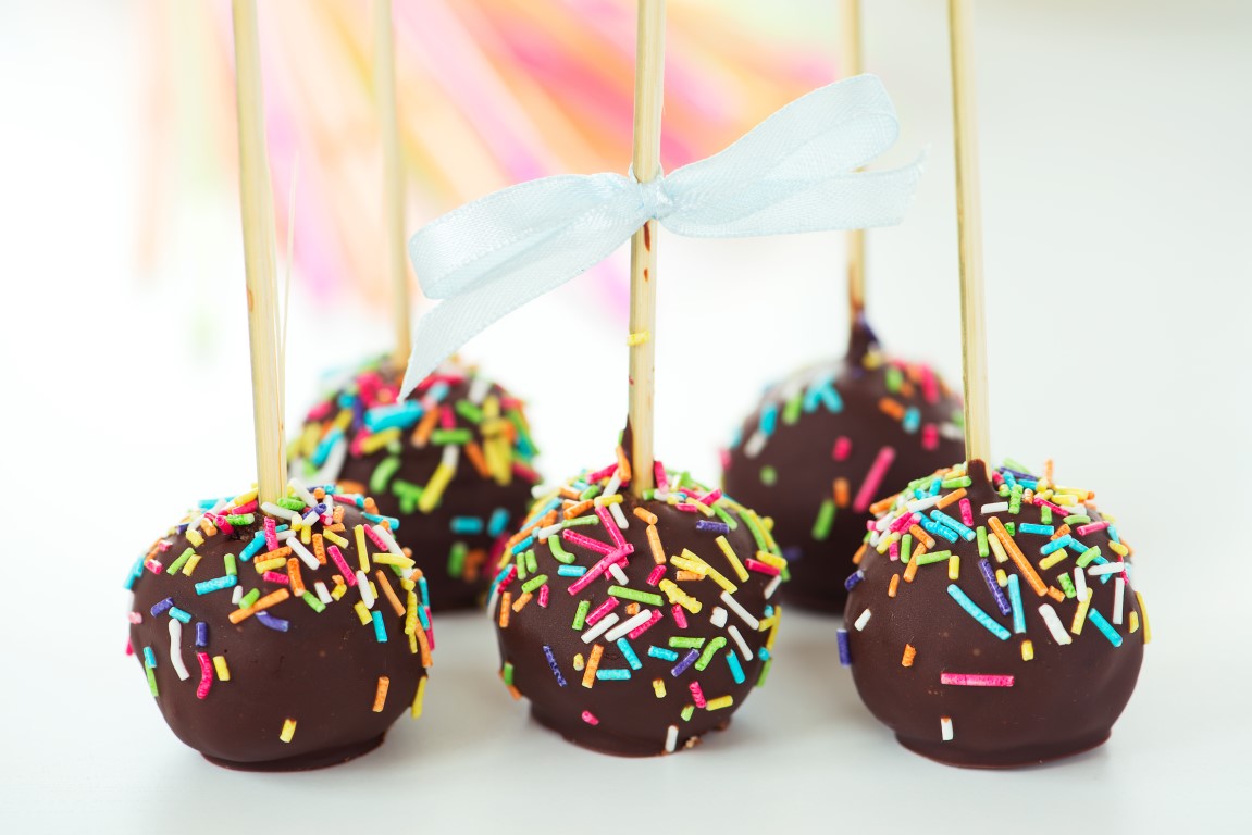 Cake pops, la ricetta per realizzarli e 10 idee per decorarli in maniera originale