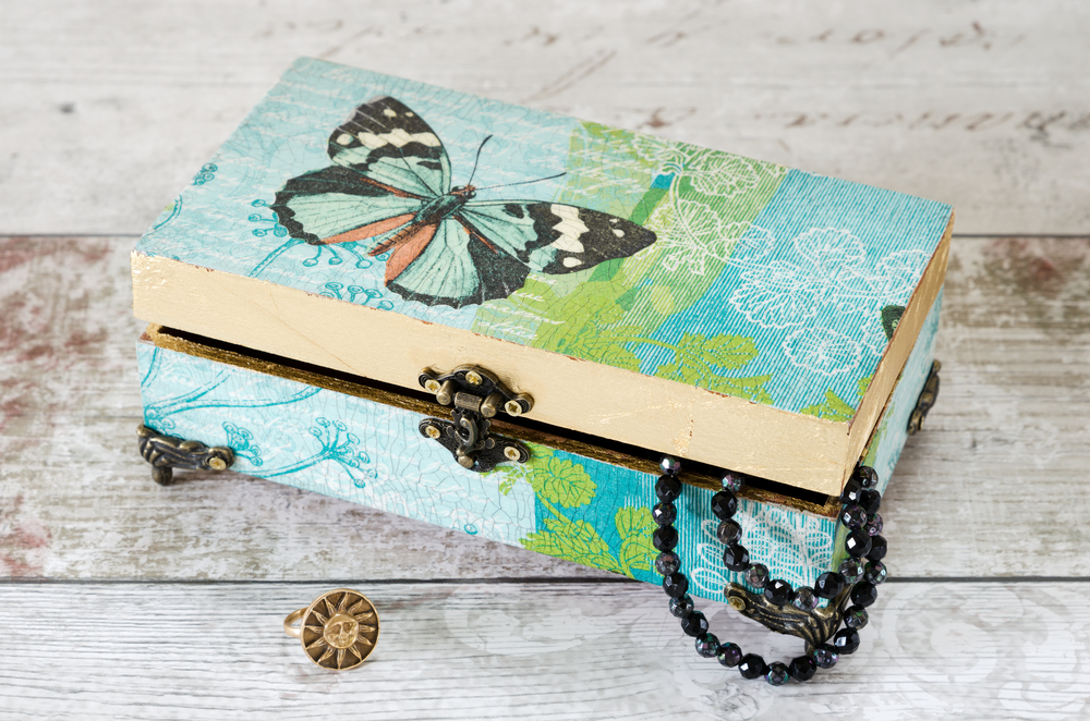 Portagioie fai da te, come personalizzarlo con il decoupage facile