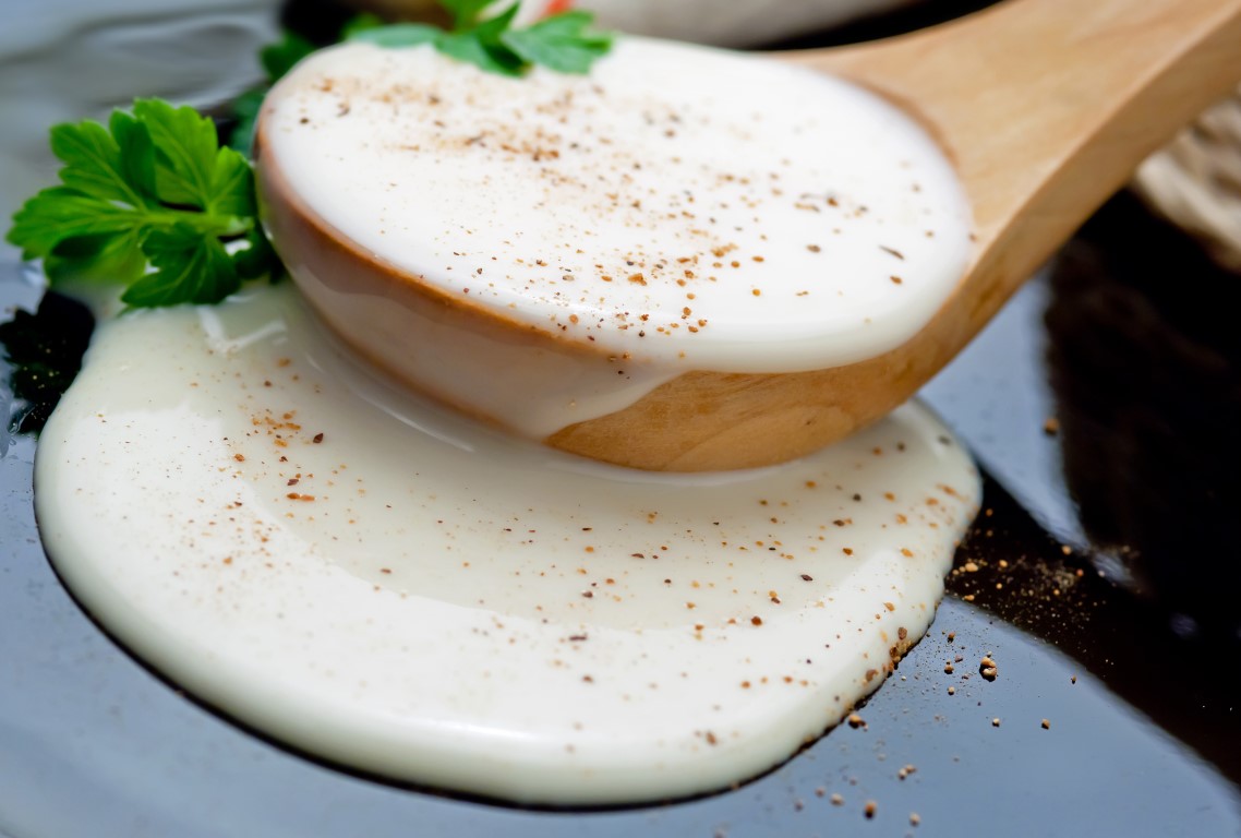 Besciamella vegana senza latte vaccino, la ricetta spiegata passo passo