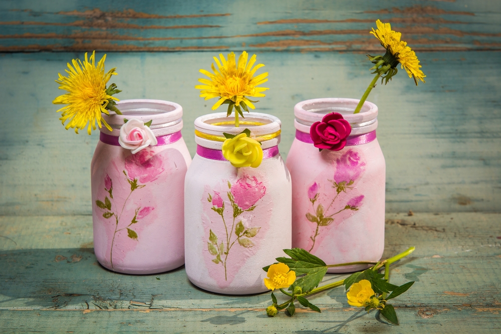 Portafiori fai da te, come farli con i barattoli di vetro decorati con il decoupage