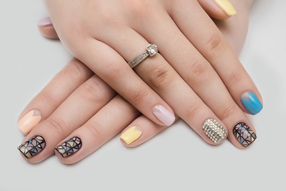 Nail-art-decorazioni-unghie-corte_4.jpg