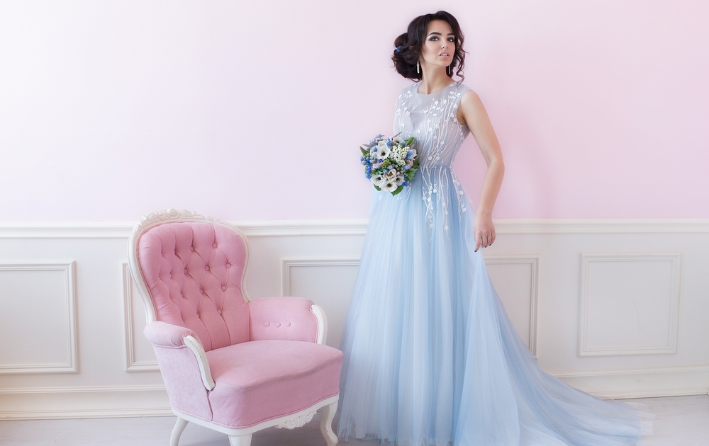 abiti-sposa-colorati-azzurro_0.jpg