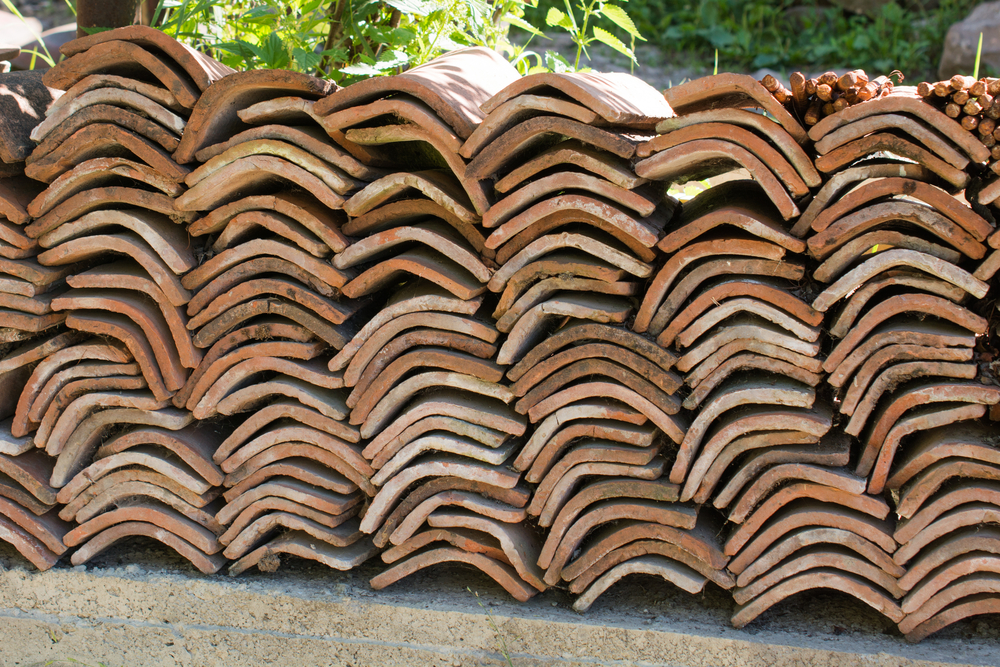 come-decorare-tegola-terracotta-0.jpg