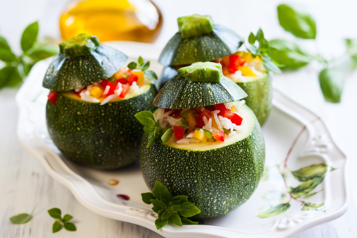 Zucchine ripiene vegetariane, la ricetta light per l'estate