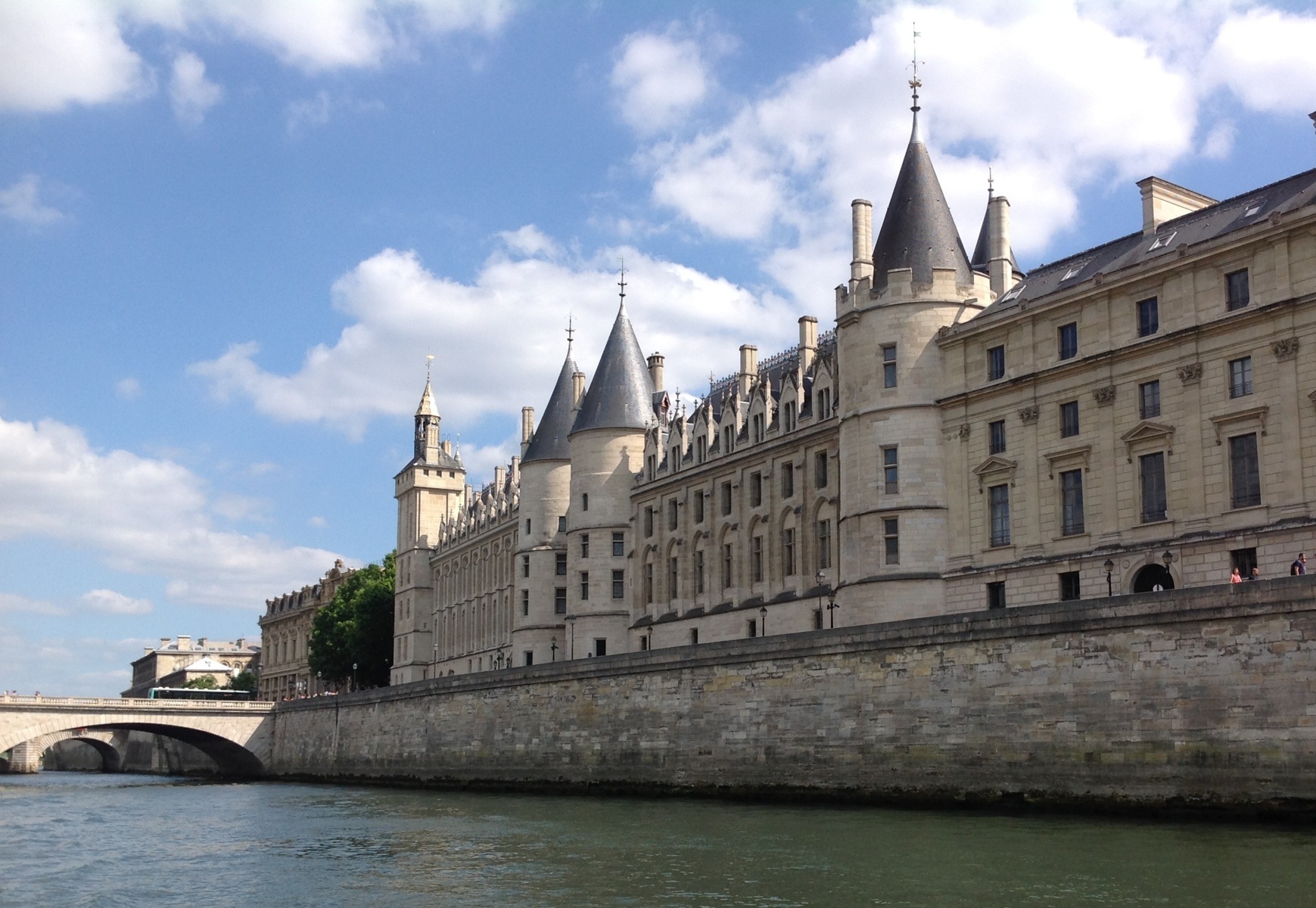 conciergerie_FILEminimizer.jpg