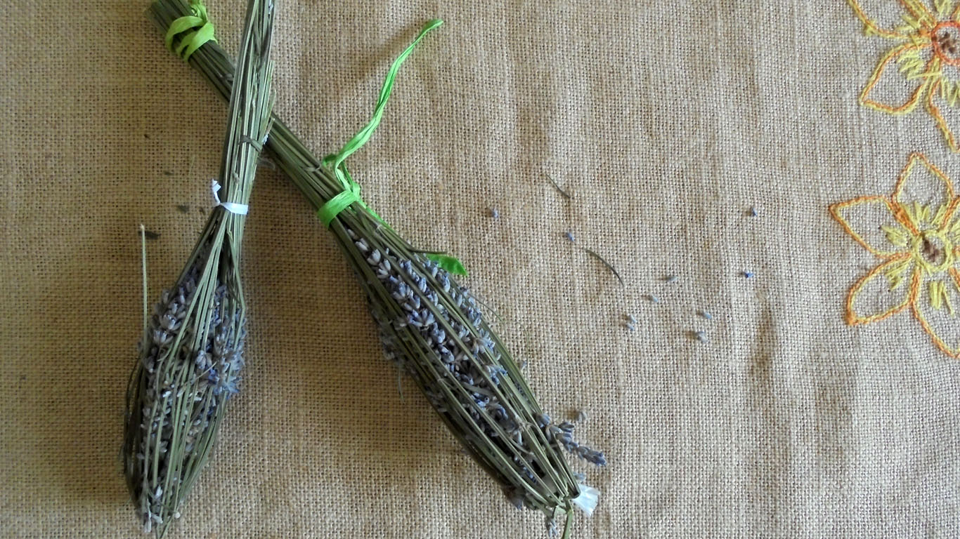 Come essiccare la lavanda per profumare le stanze con i mazzetti
