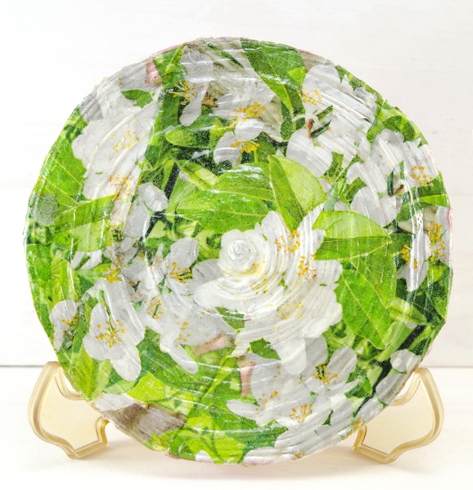 Decoupage su piatti di ceramica, la tecnica e 5 idee per le decorazioni