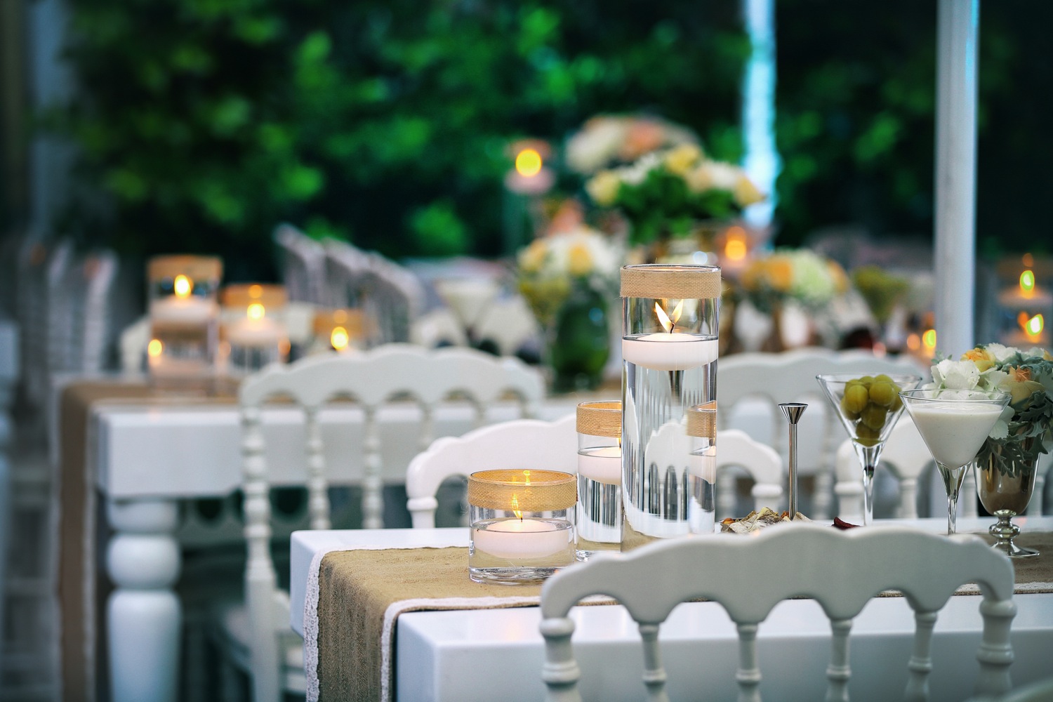 Cena-estiva-terrazza-apparecchiare-tavola-11.jpg