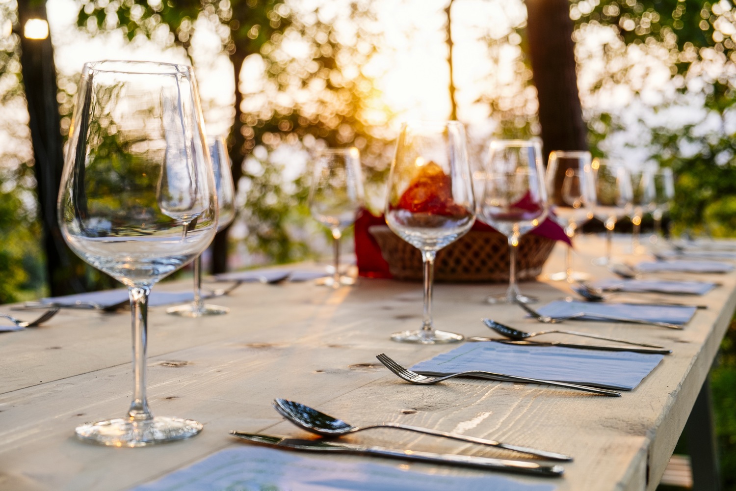 Cena-estiva-terrazza-apparecchiare-tavola-7.jpg