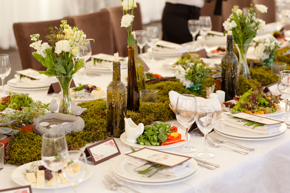 matrimonio-rustico-idee-decorazioni-tavola-muschio.jpg