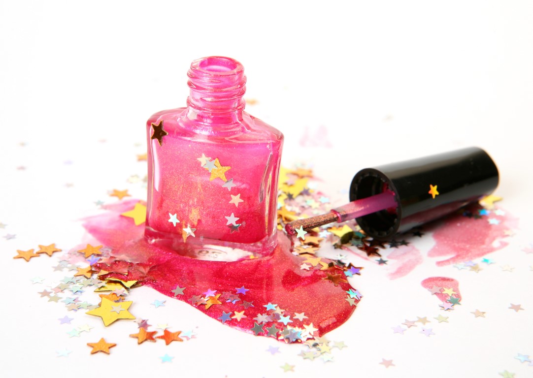 Nail art di San Lorenzo: 7 decorazioni per le unghie con luna e stelle