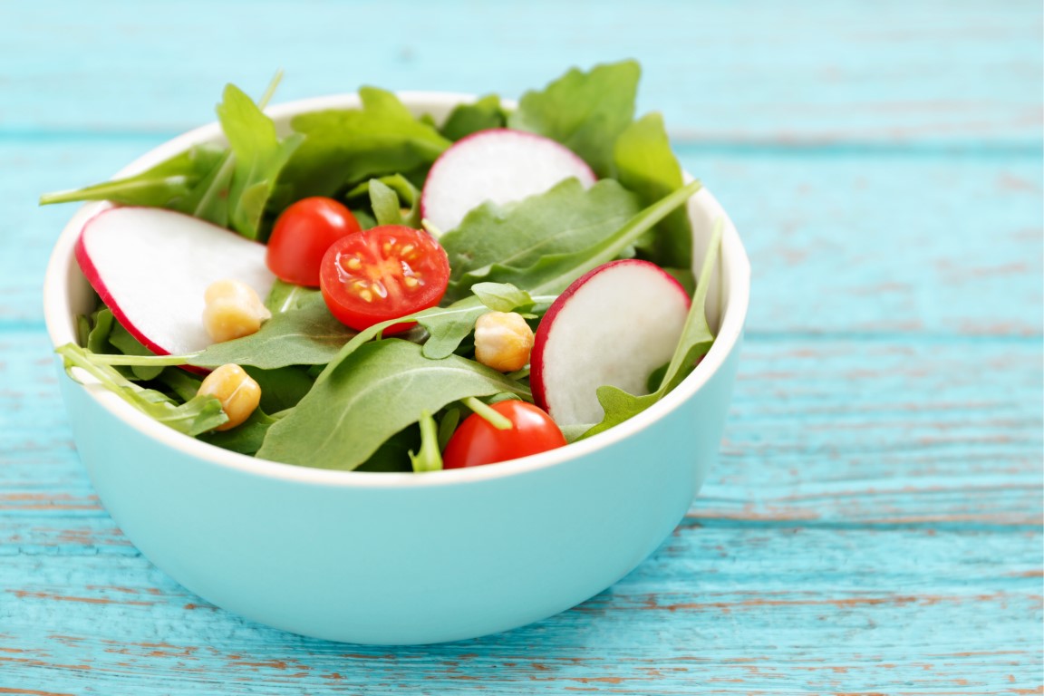 Pranzo-light-spiaggia-insalata-mista.jpg