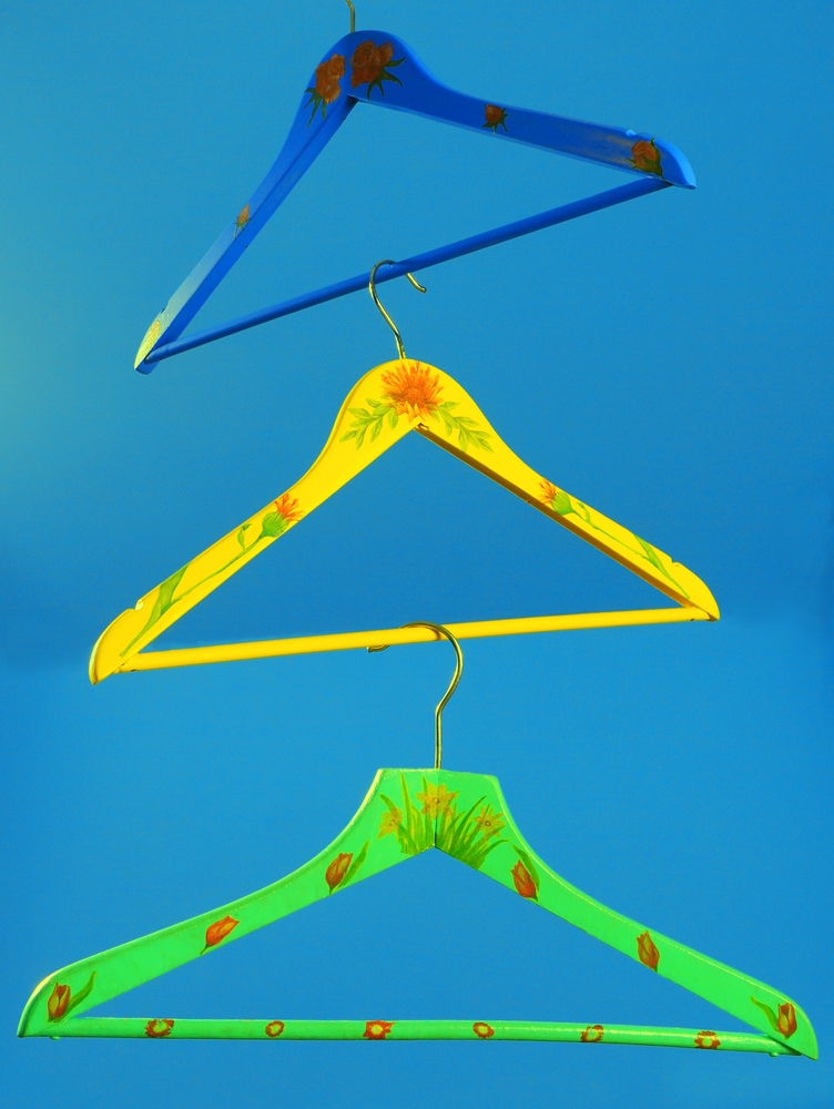 Il video tutorial per fare le grucce di legno personalizzate con il decoupage