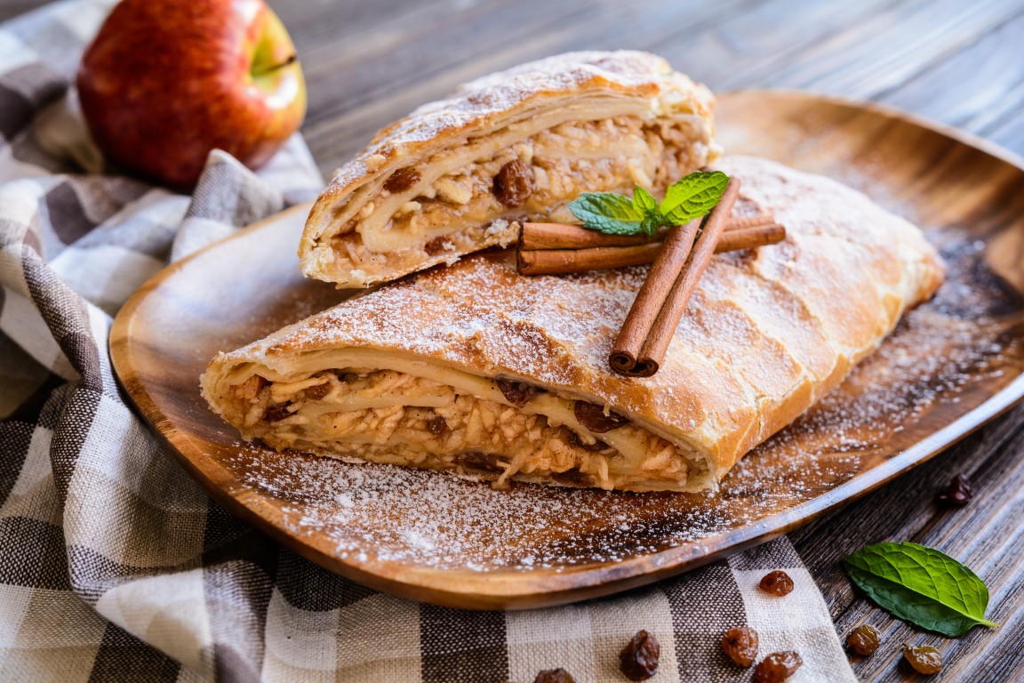 Dolci-frutta-autunnale-strudel-mele-uva-passa.jpg