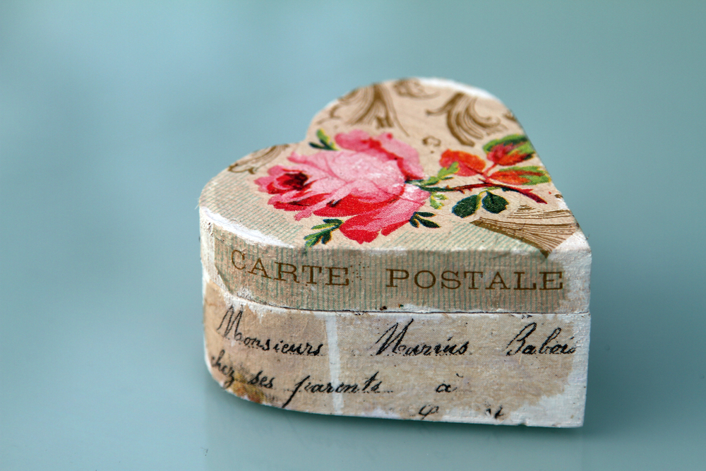 Come decorare le scatoline portaconfetti con il decoupage veloce