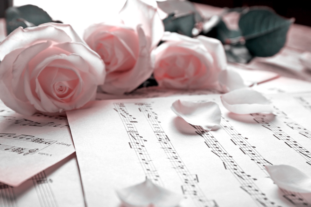 Cena romantica, come scegliere la musica adatta all'occasione