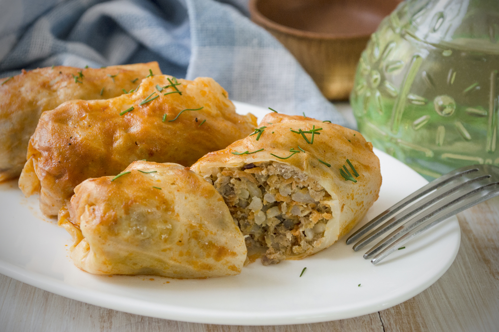 Involtini di verza, la ricetta con carne macinata e vino bianco