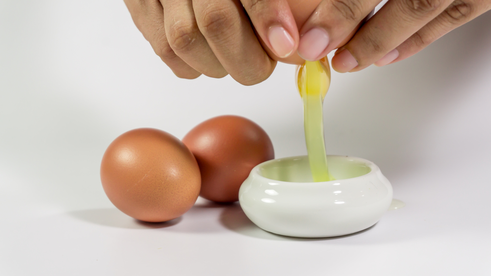 Come usare le chiare d’uovo, 7 modi per riciclare gli albumi avanzati