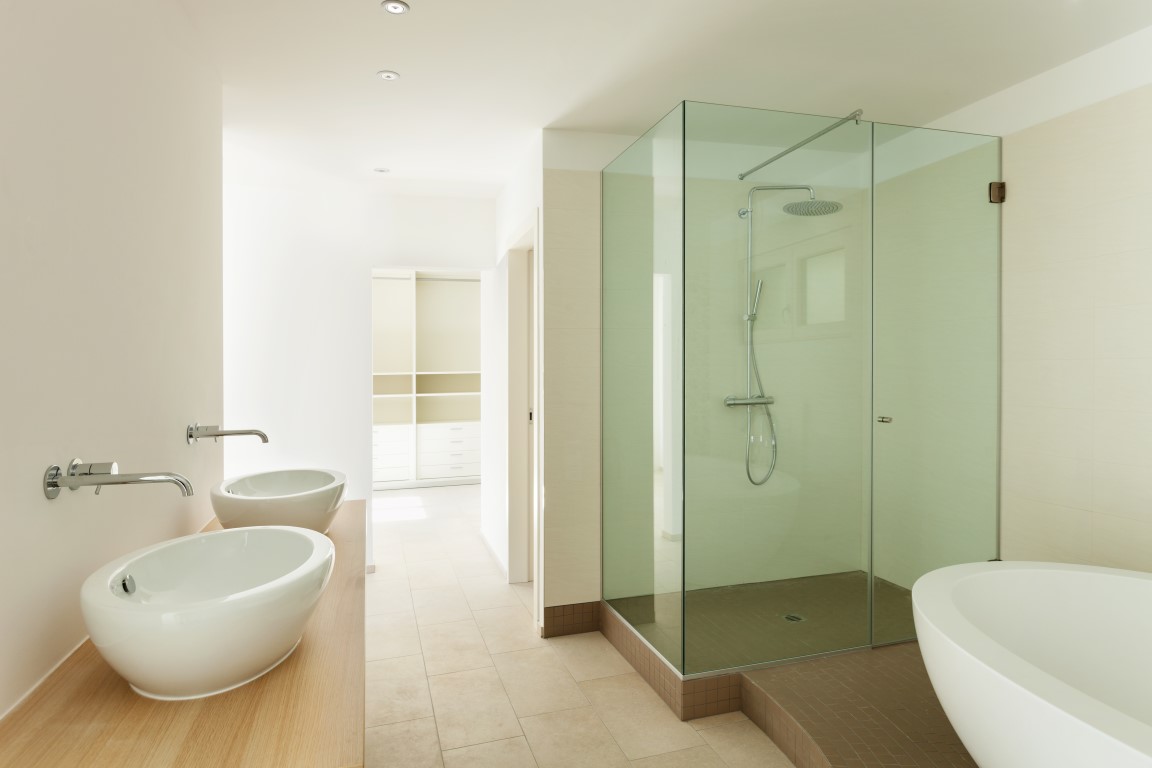 Come pulire i vetri trasparenti del box doccia per farli brillare