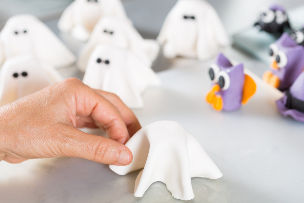 decorazioni-pasta-di-zucchero-halloween-base-fantasma.jpg