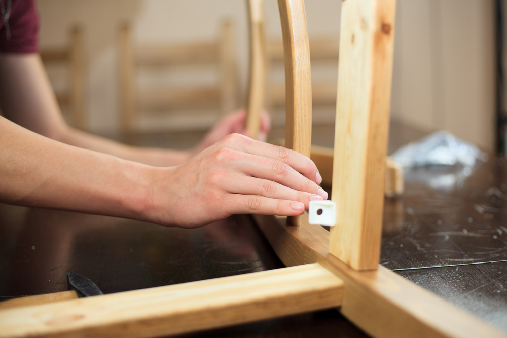 Sistemare le sedie scollate, la riparazione semplice