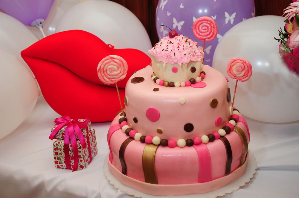decorare-torta-compleanno-pasta-di-zucchero_4.jpg