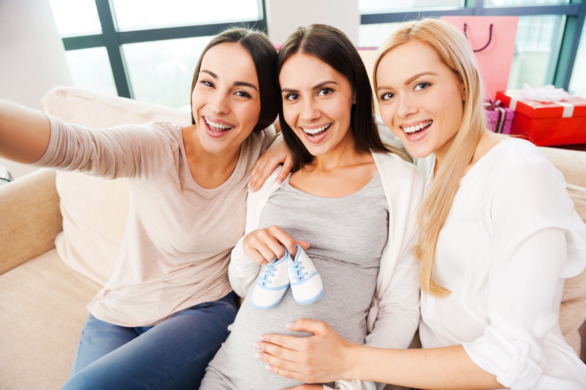 Le 5 cose da non dire ad un'amica che sta per diventare mamma