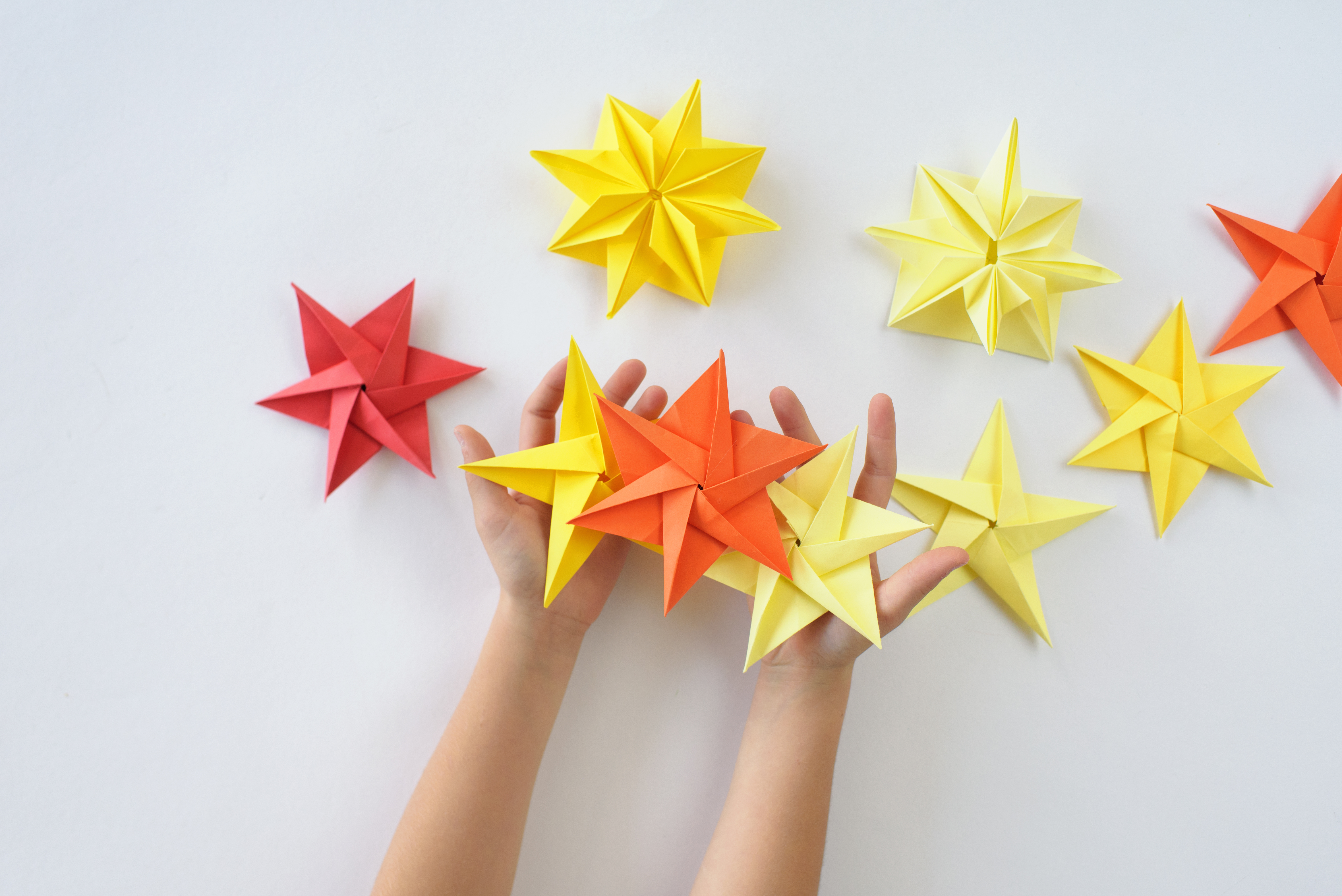 Stella di Natale origami, le istruzioni facili e il video per farla