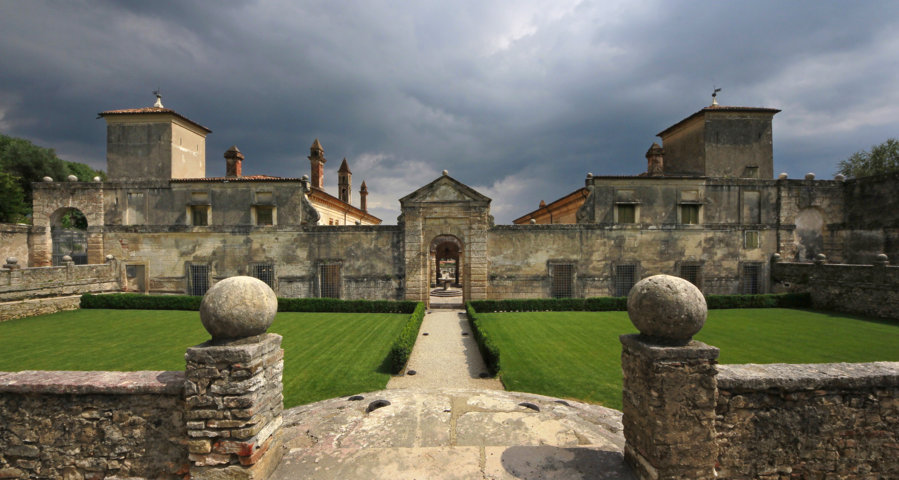 VILLA_DELLA_TORRE_Western_Facade_1_FILEminimizer.jpg
