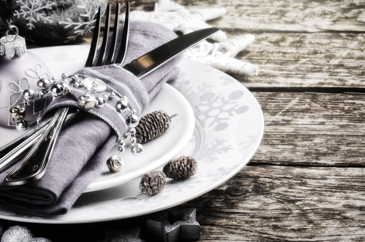 Come-apparecchiare-tavola-natale-elegante-1.jpg