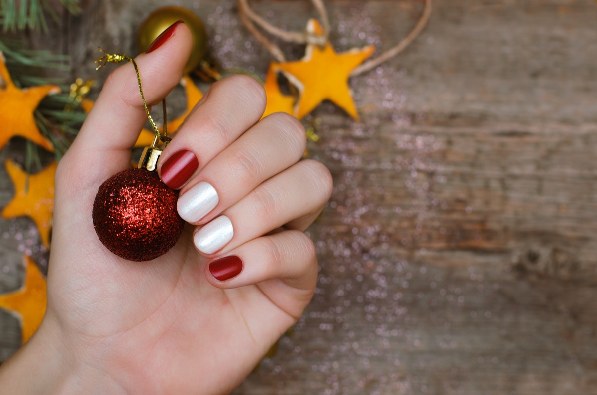 nail-art-natale-2017-tendenze-unghie-3_0.jpg