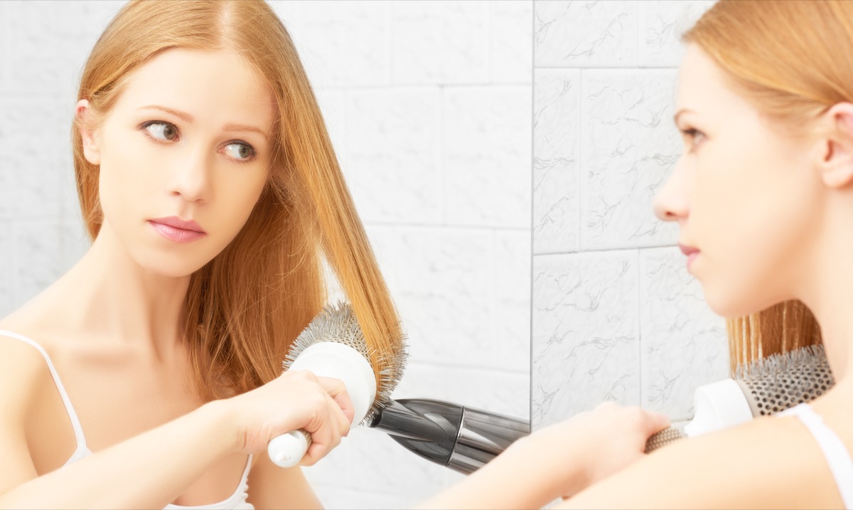 Come mettere i capelli in piega con phon e spazzola