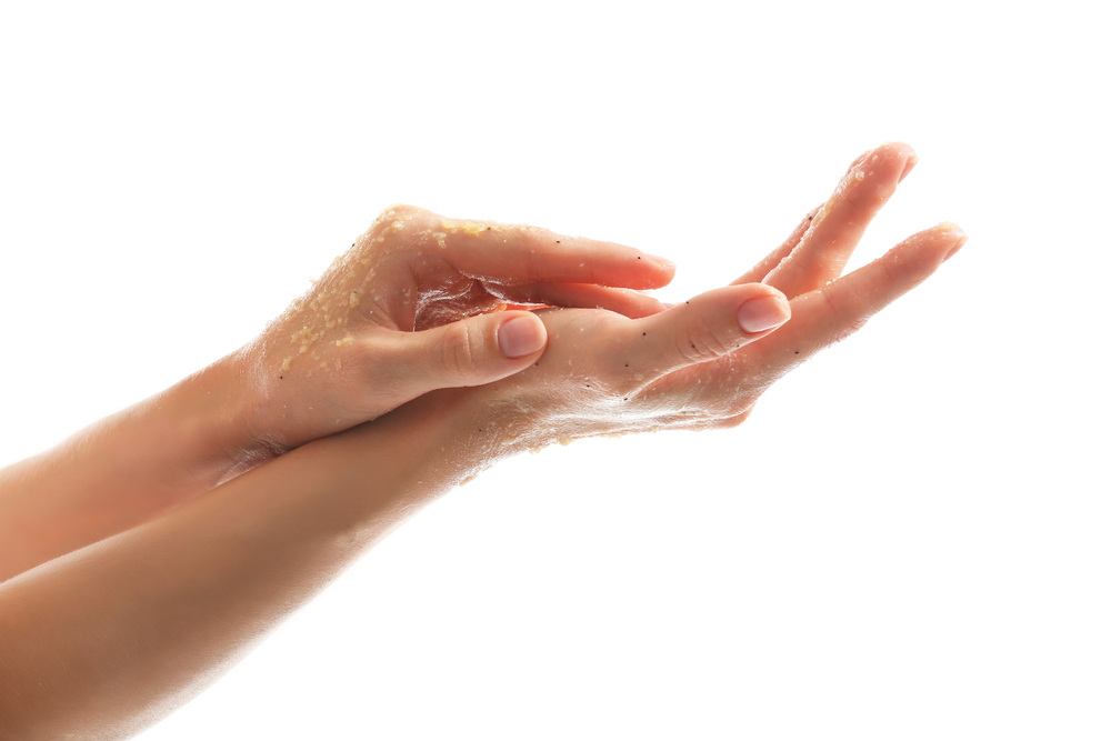 Scrub mani fai da te, 3 ricette semplici e facili