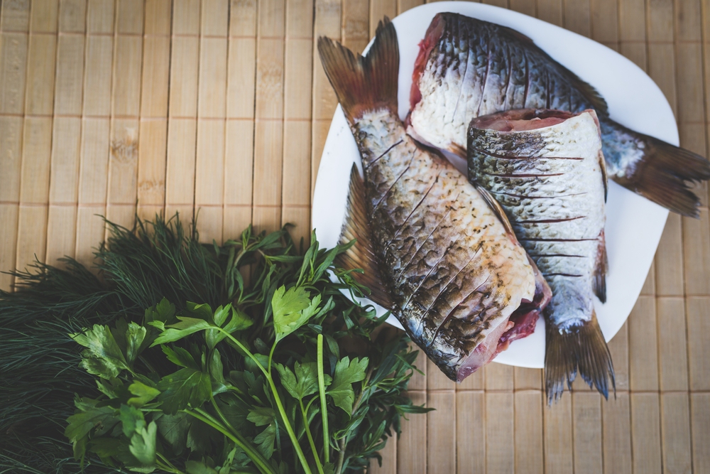 Odore di pesce in cucina, come eliminarlo in 6 passaggi