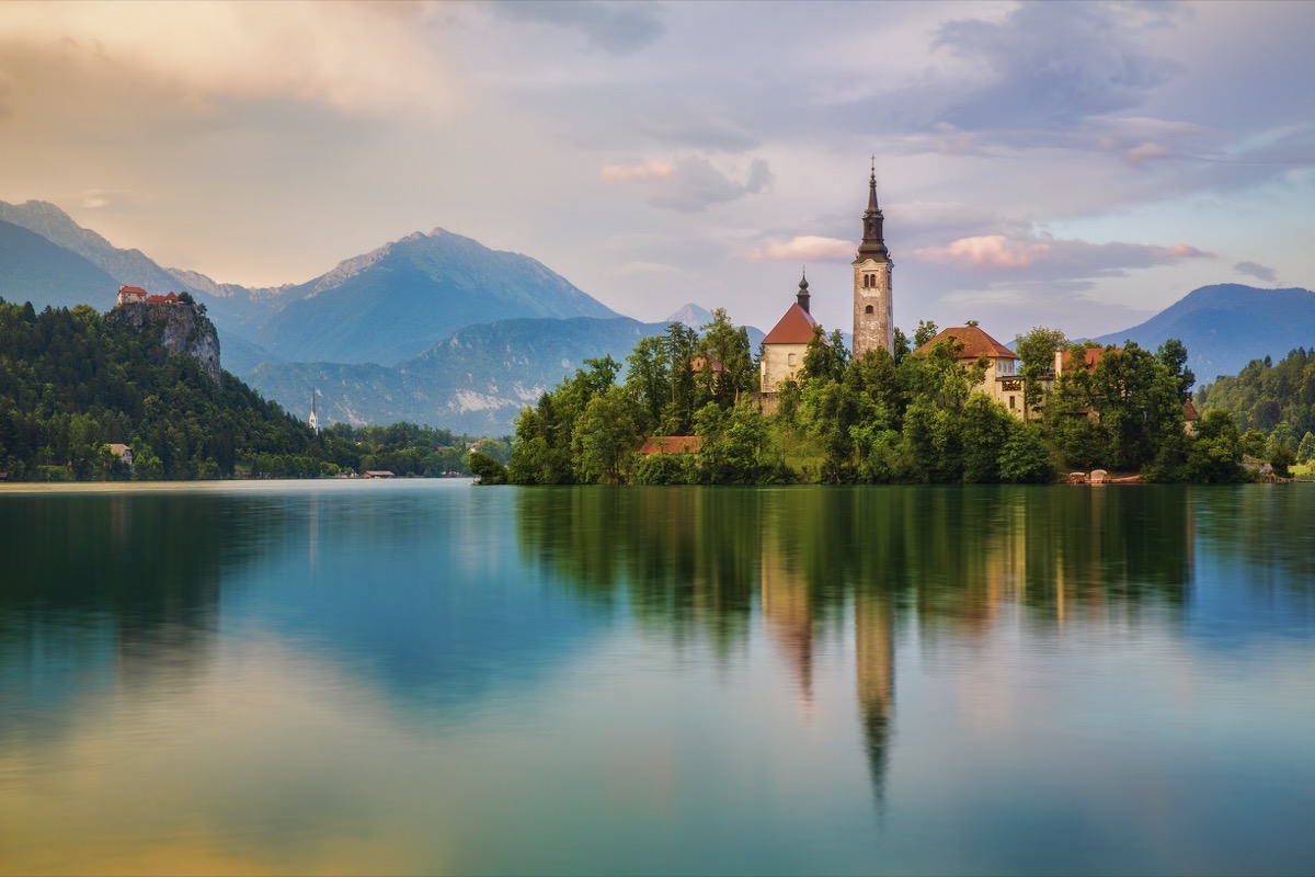 San-valentino-viaggi-mete-romantiche-coppia-bled.jpg