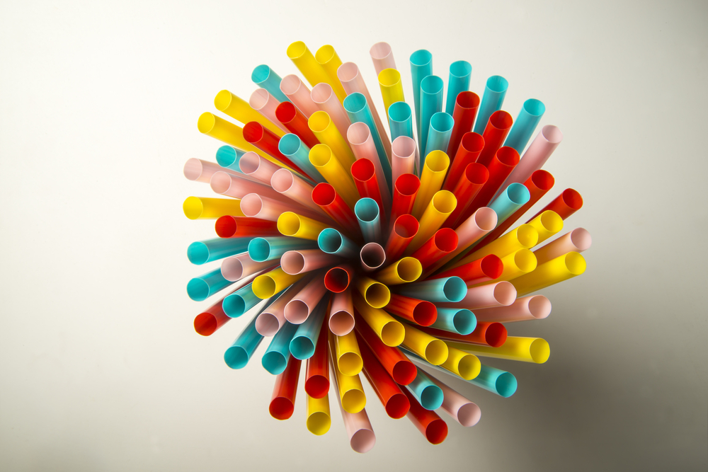 Lavoretti con le cannucce: 3 idee creative per decorare la tavola
