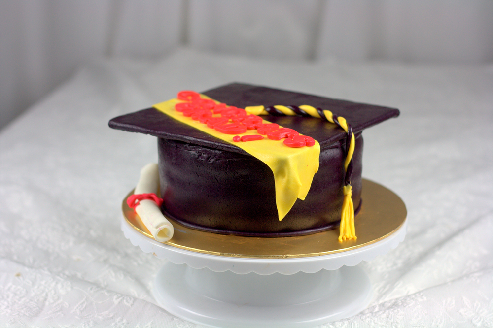 Torte per la laurea, come fare il tocco in pasta di zucchero con facilità