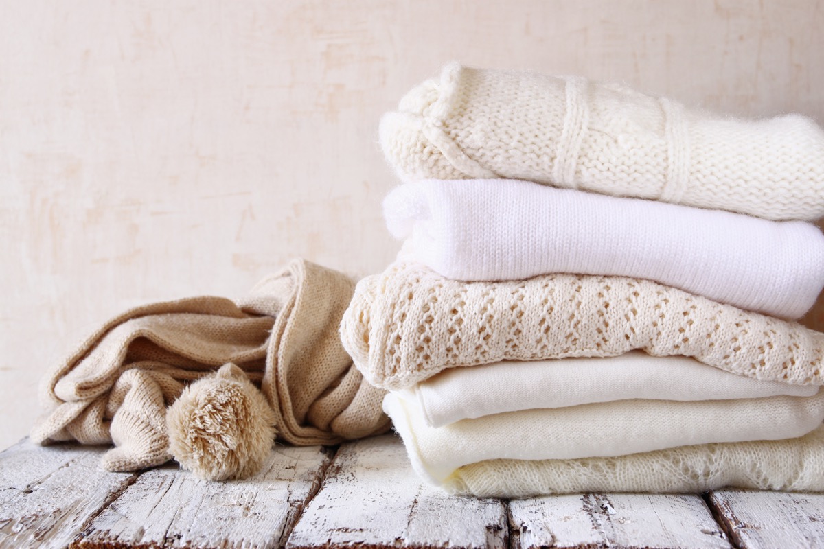 Come si lava il cashmere: modi e tempi giusti per non rovinare gli indumenti