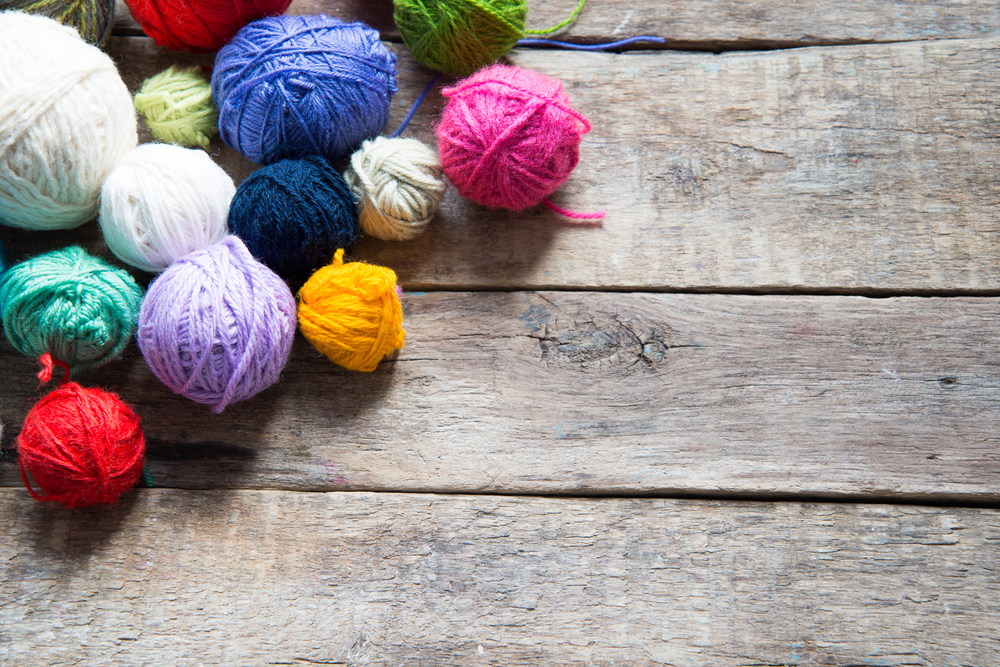 Come lavorare a maglia con le dita: il tutorial e i consigli per cominciare