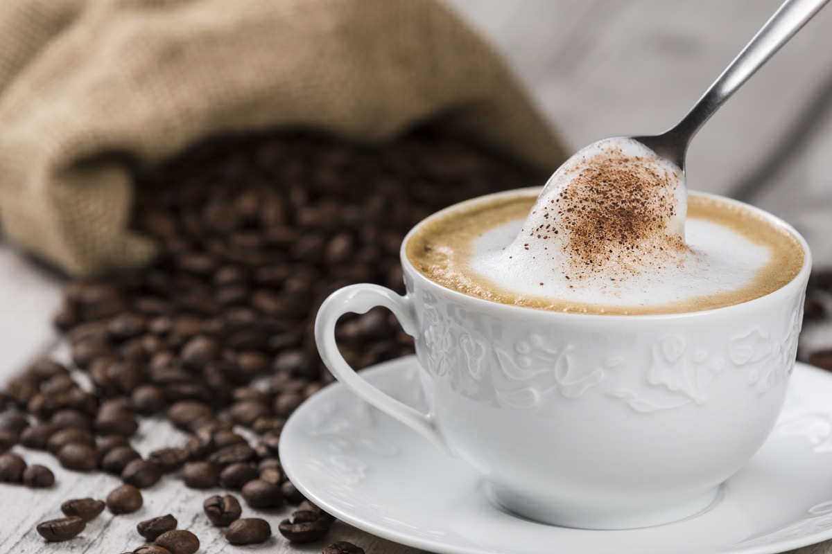 Come schiumare il latte a casa per un cappuccino buono come al bar