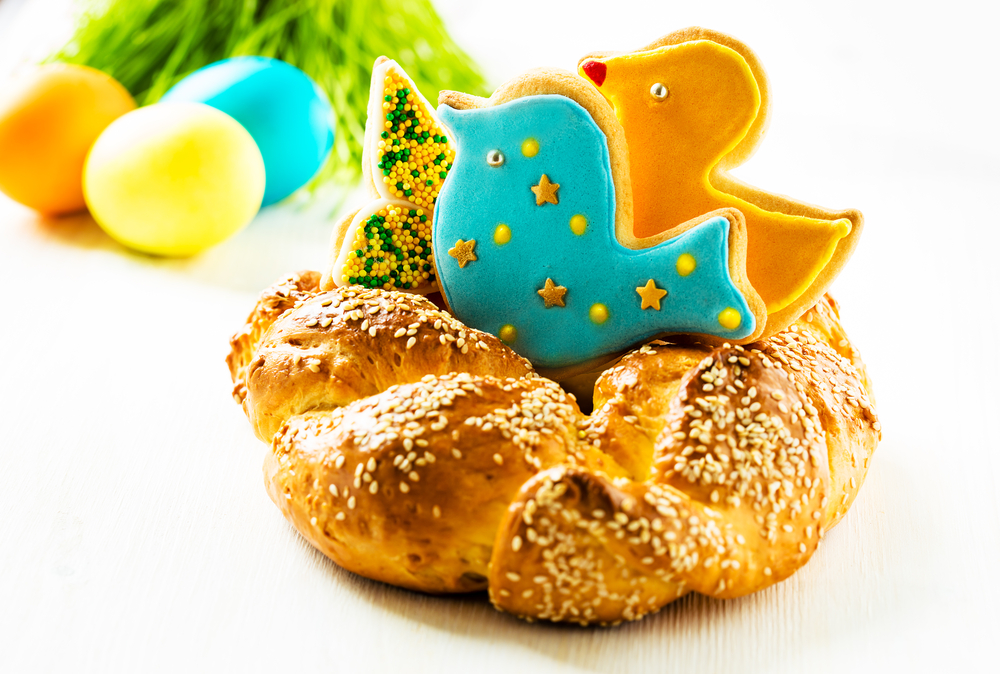 biscotti-pasquali-decorati-pasta-zucchero_1.jpg