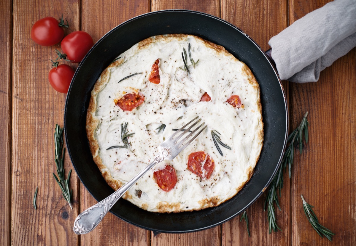 Frittata di albumi, la ricetta e 3 idee per insaporirla