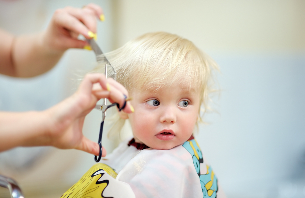 5 consigli per convincere il bambino a tagliare i capelli