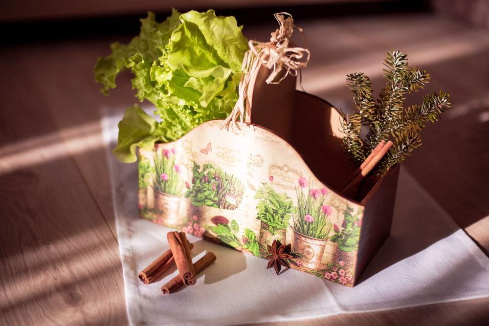 Centrotavola di primavera, come decorarlo con il decoupage