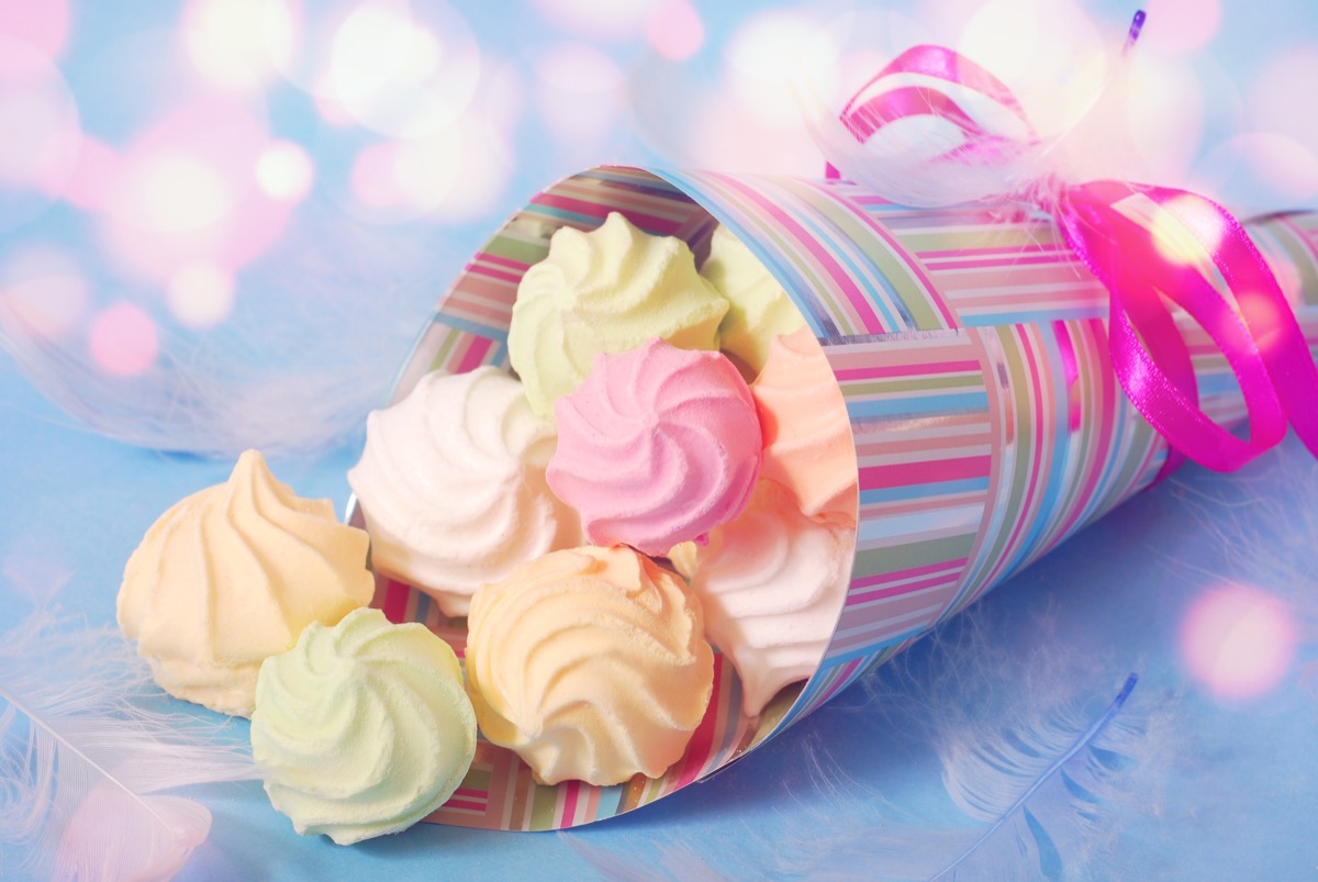 Sognare di mangiare dolci: il significato e i numeri della smorfia napoletana