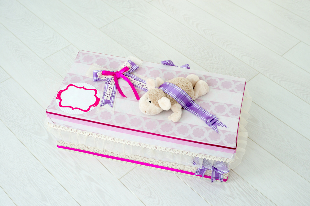 Scatola ricordi neonato fai da te, 3 idee per personalizzarla