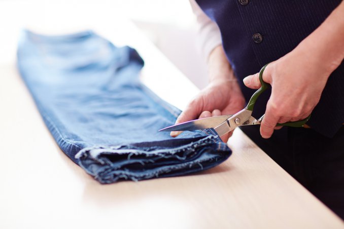 Come accorciare i jeans con facilità