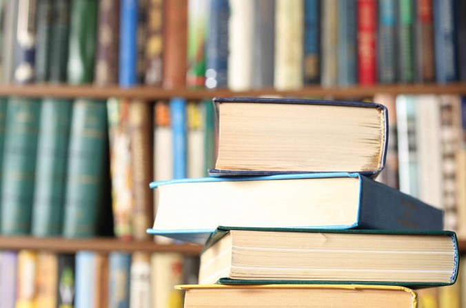 Cos’è lo Tsundoku, pratica diffusa tra i lettori forti
