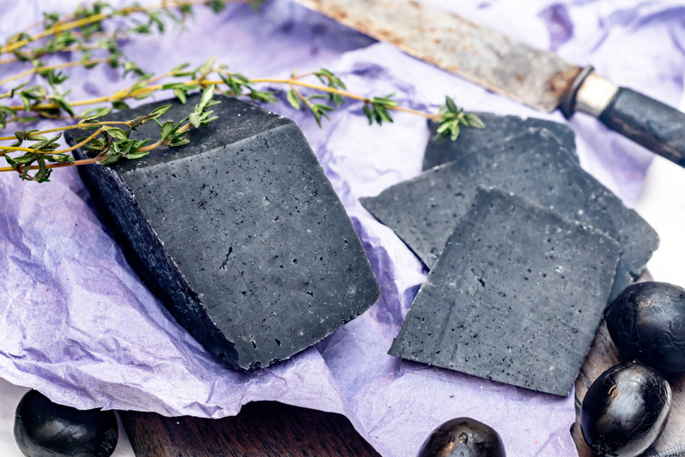 5 modi per usare il carbone vegetale per essere più belle